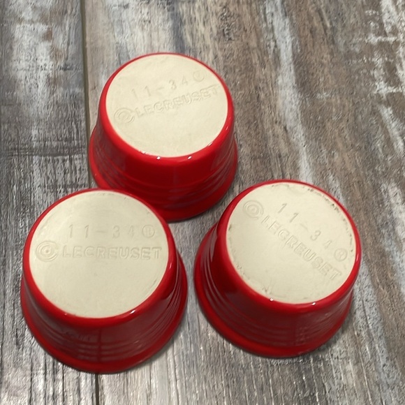 Le Creuset stackable red ramekins set of 3 - Picture 4 of 8